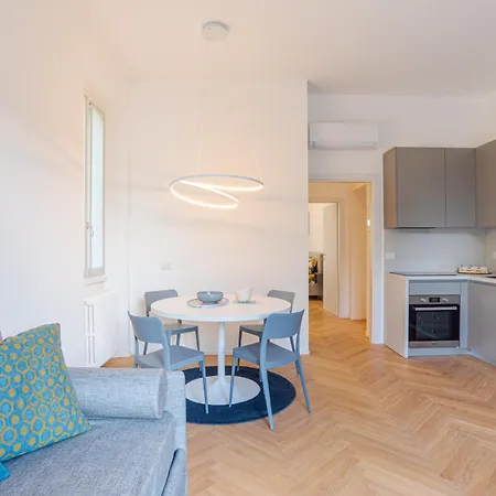 Guesthost - Lakeview With Pool, Garden & Parking
